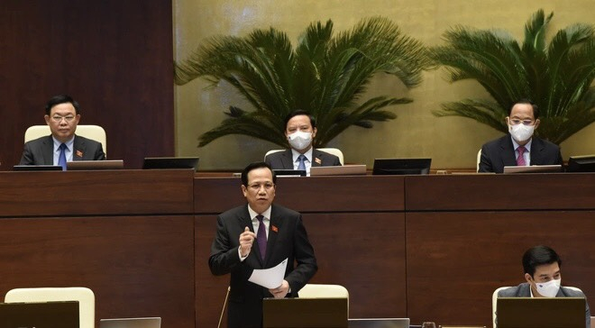 Bộ trưởng Bộ LĐ-TBXH Đào Ngọc Dung trả lời chất vấn trước Quốc hội. Ảnh: Bộ LĐ-TBXH.