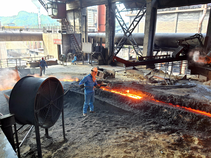Hoạt động sản xuất tại nhà máy gang thép Việt Trung. Ảnh: H.Đ