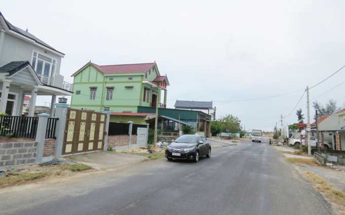 Một khu dân cư của xã biển Hải Ninh hôm nay. Ảnh: T.P