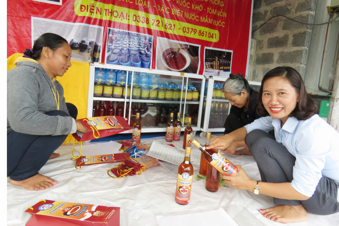 Phát triển nghề chế biến hải sản truyền thống  nâng cao thu nhập cho người dân vùng biển. Ảnh: T.P