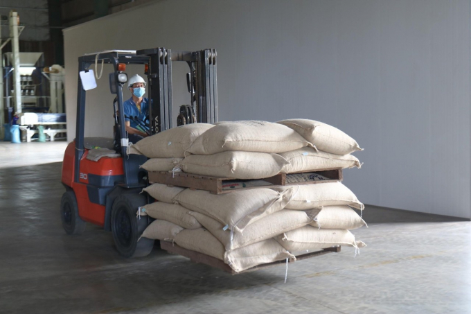 Công ty TNHH Xuất nhập khẩu 2-9 Đắk Lắk xuất khẩu lô cà phê chất lượng cao sang thị trường châu Âu trong năm 2021. Ảnh: Quang Yên.