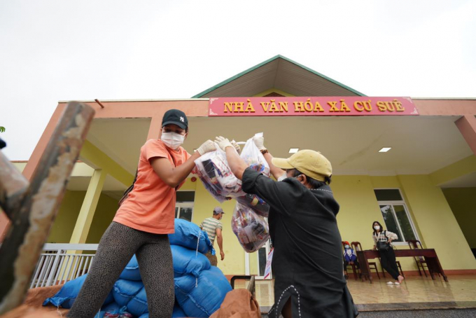 Chính văn hóa tương thân tương ái đã giúp người Việt chống chọi đại dịch Covid-19.