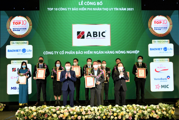 Bảo hiểm Agribank được vinh danh Top 10 công ty bảo hiểm phi nhân thọ uy tín năm 2021.