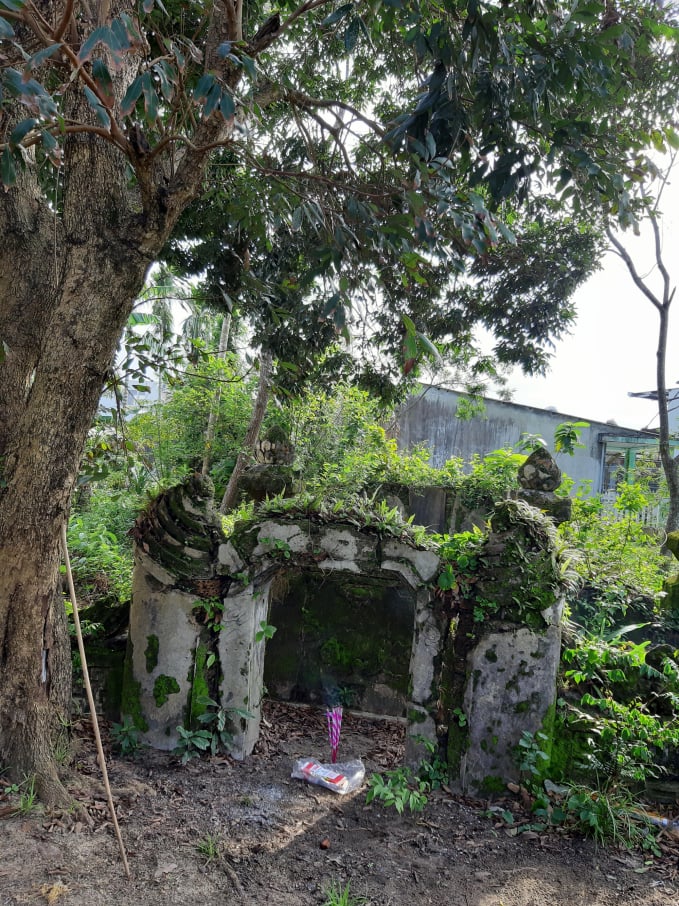 Ngôi mộ cổ xây năm 1850 tại phường An Sơn, TP.Tam Kỳ, được giải mã dấu tích  mộ nữ sĩ Hồ Xuân Hương. Ảnh: Nghiêm Thị Hằng.