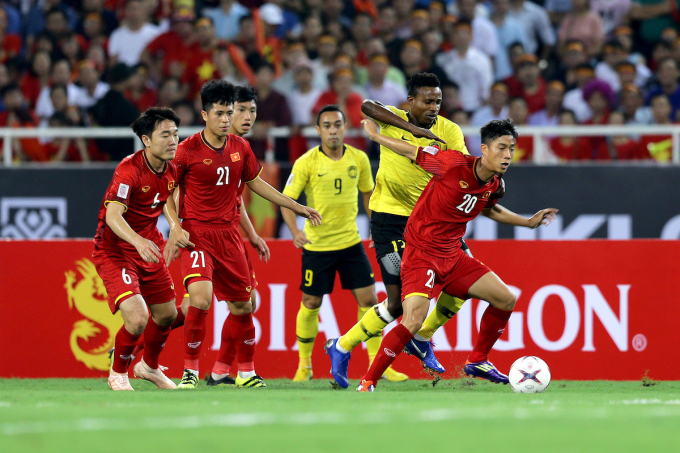 Đội tuyển Việt Nam luôn gặp khó khăn trước lối chơi thể lực của Malaysia.