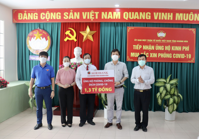 Agribank Chi nhánh tỉnh Khánh Hòa ủng hộ phòng chống dịch covid-19.