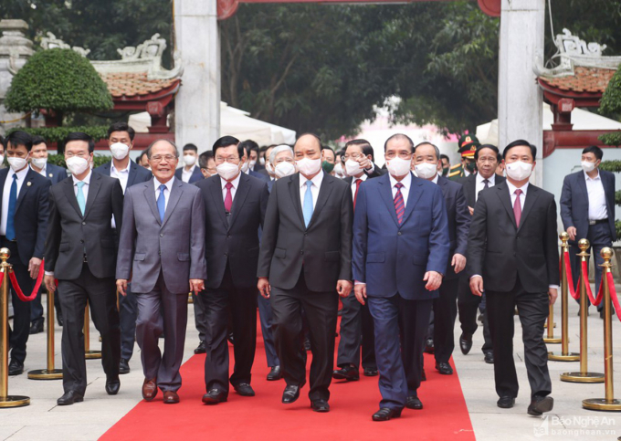 Lãnh đạo của Đảng, Nhà nước tham dự Lễ kỷ niệm 60 năm Bác Hồ về thăm quê lần thứ 2. Ảnh: Báo Nghệ An