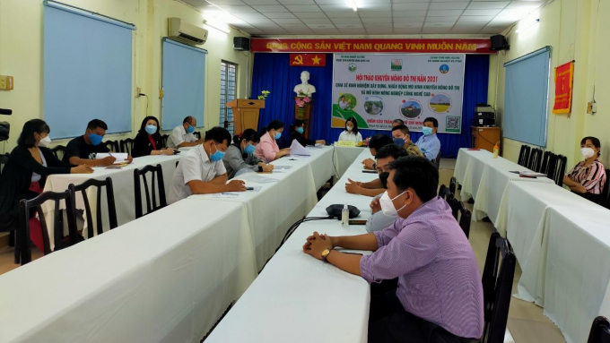 Representatives attended the virtual seminar in HCM City. Photo: Minh Hieu.