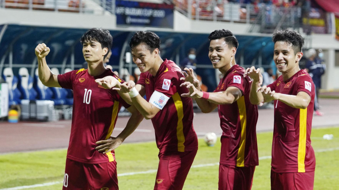 Đội tuyển Việt Nam ăn mừng bàn nâng tỷ số lên 2-0 của Công Phượng. Ảnh: VFF.