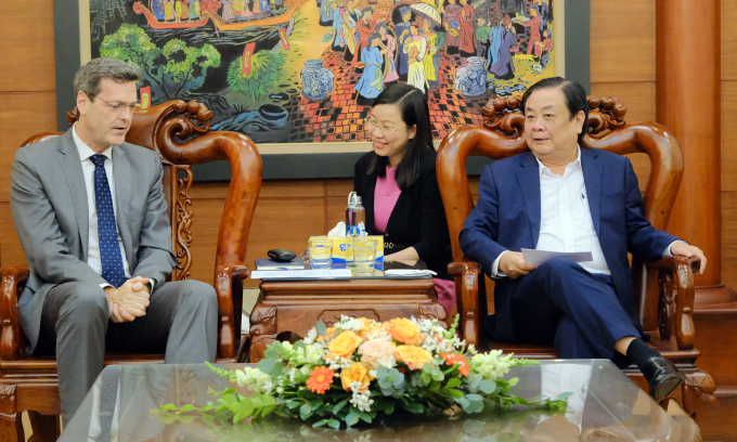 Bộ trưởng Lê Minh Hoan tiếp Giám đốc ADB tại Việt Nam  Andrew Jeffries. Ảnh: Bảo Thắng.