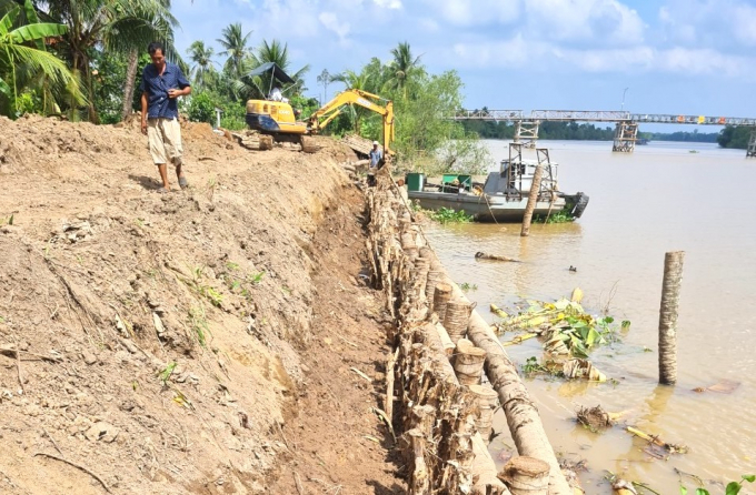 Năm 2021, tỉnh Tiền Giang khắc phục trên 100 điểm sạt lở bờ sông, kênh rạch nội đồng. Ảnh: Minh Đảm.