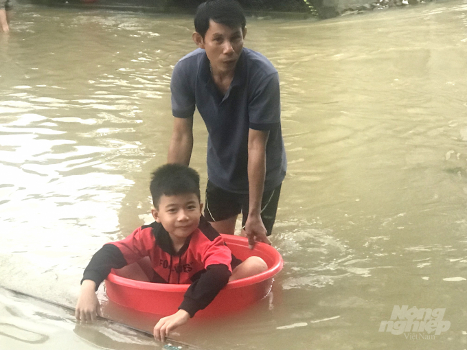 Nhờ hệ thống quan trắc tự động, ngành chức năng Bình Định điều tiết nước các hồ chứa hợp lý góp phần giảm ngập cho hạ du trong đợt mưa lũ vừa qua. Ảnh: Vũ Đình Thung.