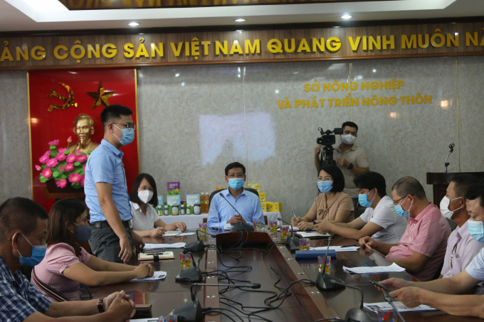 A conference on connecting agricultural product consumption is hosted by Hai Phong Department of Agriculture and Rural Development. Photo: Dinh Muoi.