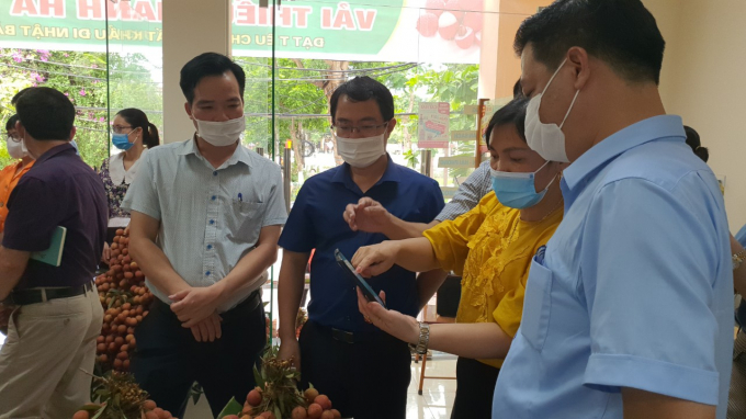 A linkage of lychee consumption between Hai Phong and Hai Duong when the Covid-19 pandemic was complicated. Photo: Dinh Muoi.