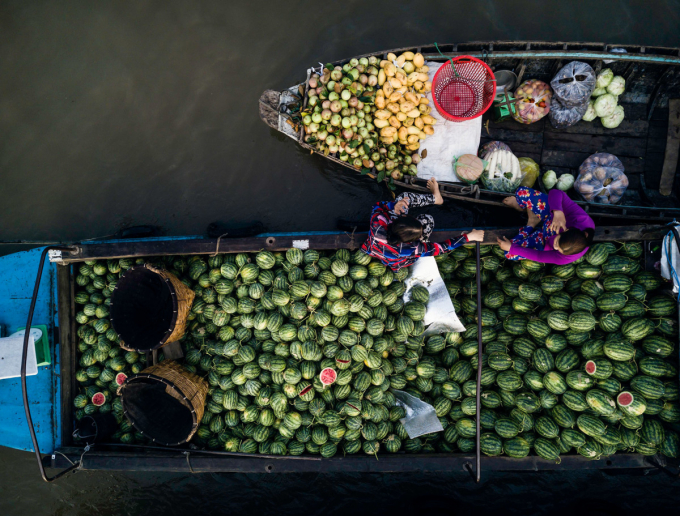 Boats selling goods on the river at Phong Dien floating market, Can Tho. Photo: Carlos Antunes.