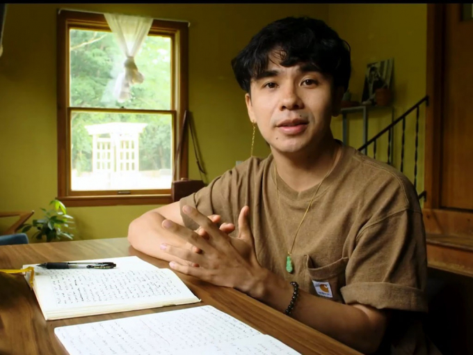 Tác giả Mỹ gốc Việt - Ocean Vuong vừa bước qua tuổi 33.