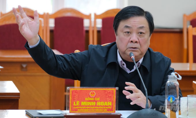 Bộ trưởng Lê Minh Hoan cho rằng Trung tâm Giao dịch nông, lâm, thủy sản sẽ là tiền đề để người dân bỏ thói quen sản xuất manh mún, nhỏ lẻ. Ảnh: Bảo Thắng.