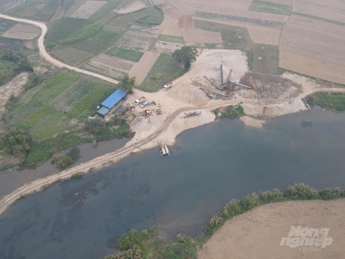 Trên dòng sông Phó Đáy thuộc huyện Sơn Dương hiện có 2 đơn vị được cấp phép khai thác cát, sỏi. Ảnh: Nguyễn Thưởng.
