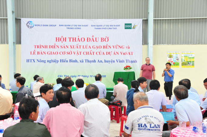 Farmers participating in the VnSAT project can access many introductory seminars to disseminate production technology and infrastructure. Photo: HA.