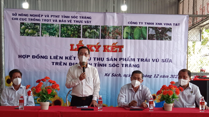 The signing ceremony linking the export of Ke Sach purple star apple with VINA T&T Import-Export Co. Ltd. Photo: VBQ.