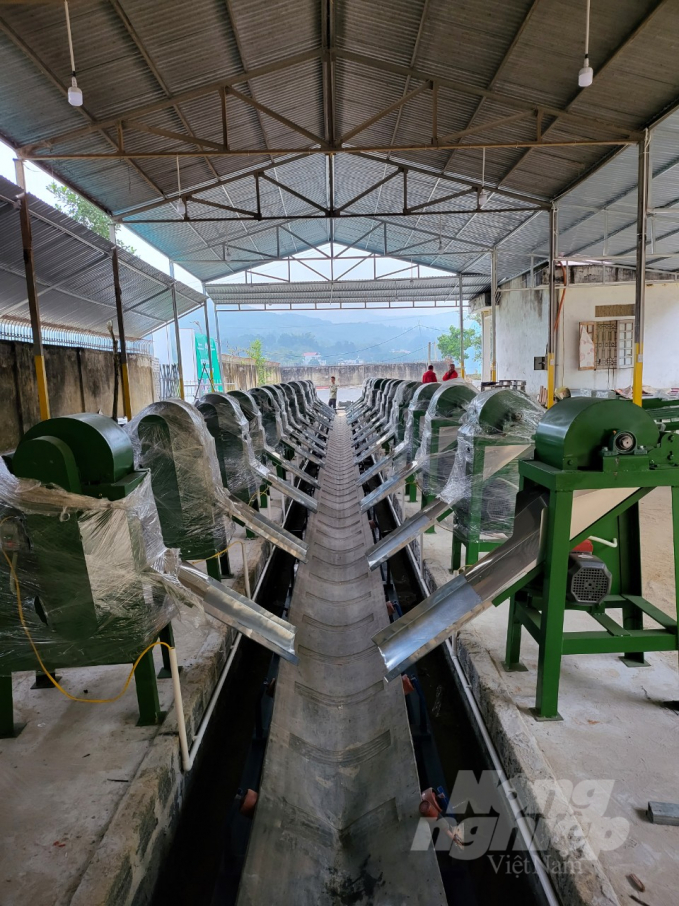 Banana fiber threading machine. Photo: NVCC.