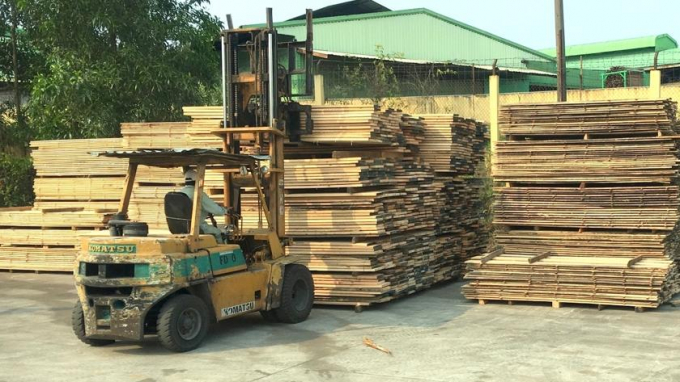 Dự báo đầu năm 2022, ngành gỗ nói chung, trong đó có ngành gỗ Bình Định sẽ còn đối mặt với nhiều thách thức, nhất là vật tư, nguyên, phụ liệu tăng cao. Ảnh: VĐT.