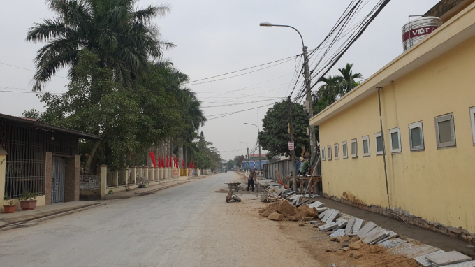 Xây dựng đường giao thông NTM kiểu mẫu ở xã Đặng Cương, huyện An Dương. Ảnh: Đinh Mười.