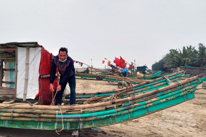 Đa số lao động ở Quảng Thái phải tha phương cầu thực. Một số ít ở nhà nhưng nguồn thu nhập từ nghề biển, ngành nghề phụ không đáng là bao. Ảnh: VD.