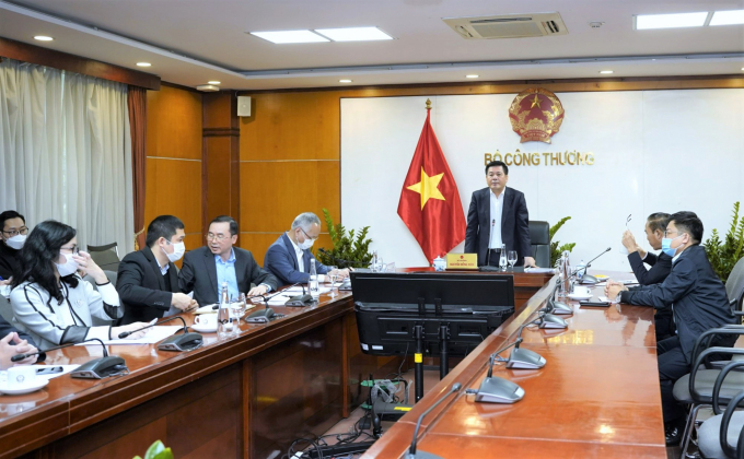Bộ trưởng Bộ Công thương Nguyễn Hồng Diên chủ trì cuộc họp Ban Chỉ đạo giải quyết tình hình ùn tắc hàng hóa tại cửa khẩu biên giới phía Bắc ngày 18/1.