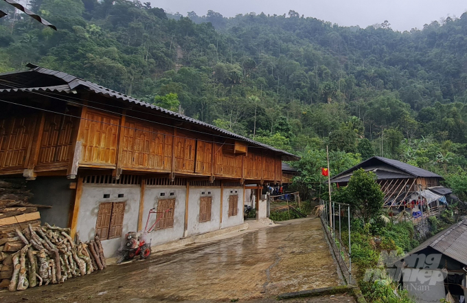 Mr. Minh's house is positioned at the highest point, also the end of Cao Bo commune. Photo: Dao Thanh.