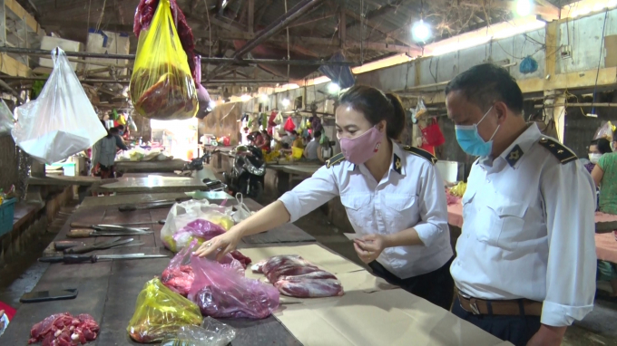 Công tá kiểm tra, kiểm soát an toàn thực phẩm trong dịp Tết sẽ được các cơ quan chức năng quản lý chặt chẽ. Ảnh: Thanh Nga.