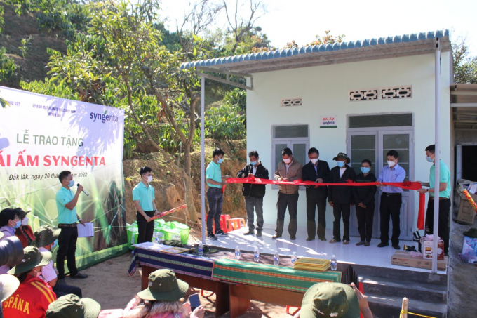 Trao tặng nhà thuộc chương trình 'Mái ấm Syngenta' tại Đắk Lắk.