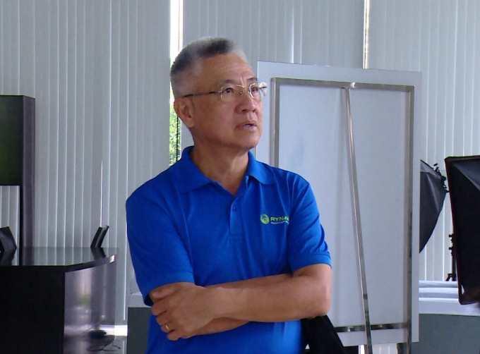 Dr. Nguyen Thanh My who invested in high-tech agriculture at the age of 60, when he had just retired and realized still too young to 'live idle'.