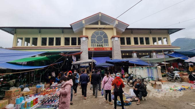 Chợ thị trấn Thông Nông, huyện Hà Quảng được đầu tư hơn 5 tỷ đồng xây mới nhưng hoạt động không hiệu quả. Ảnh: Công Hải.