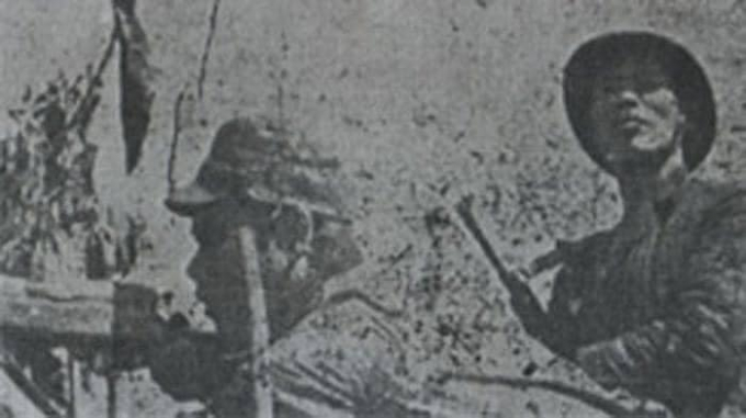 Nhà báo, nhà văn Bùi Nguyên Khiết chiến đấu trên chốt Tả Ngải Chồ (Mường Khương) tháng 2/1979. Ảnh: Phạm Văn Mạc.