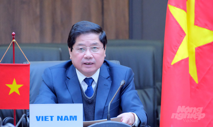 Thứ trưởng Lê Quốc Doanh phát biểu tại hội nghị về đổi mới nông nghiệp. Ảnh: Bảo Thắng.