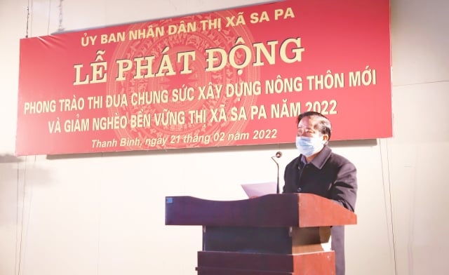 Ông Phan Đăng Toàn, Bí thư Thị uỷ Sa Pa phát biểu tại lễ phát động xây dựng nông thôn mới. Ảnh: T.L
