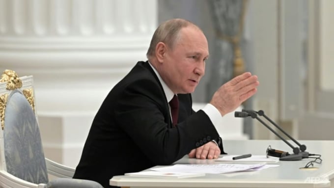 Tổng thống Nga Vladimir Putin xuất hiện trên truyền hình thông báo về một chiến dịch quân sự ở Ukraine hôm 24/2. Ảnh: AFP