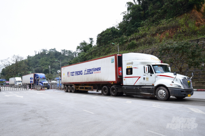 Phương án 'cắt container' đang được áp dụng thí điểm tại một số cửa khẩu của tỉnh Lạng Sơn. Ảnh: Tùng Đinh.
