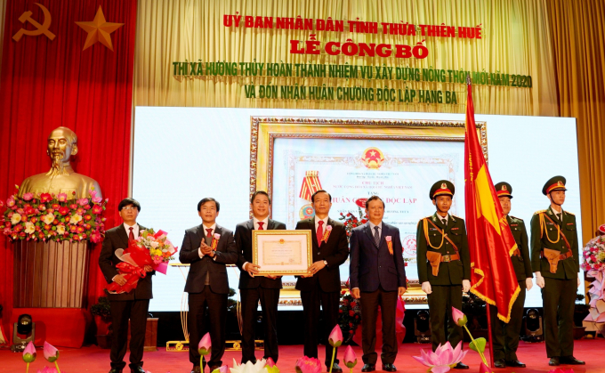 Vinh dự được Chủ tịch nước trao tặng Huân chương Độc lập hạng Ba. Ảnh: T.T