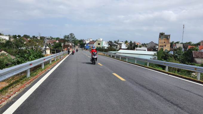Hệ thống đường giao thông ở xã Bình Đào được đầu tư đồng bộ. Ảnh: CTV.