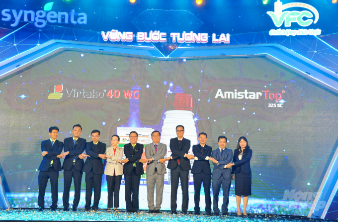 Syngenta chính thức ra mắt nhà phân phối hai sản phẩm Amistar Top 325SC và Virtako 40WG là Công ty Cổ phần Khử trùng Việt Nam (VFC). Ảnh: Lê Hoàng Vũ.