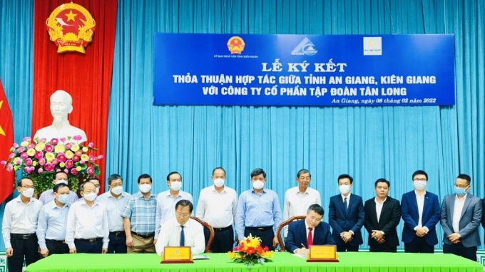 Tập đoàn Tân Long và UBND tỉnh An Giang ký kết biên bản thỏa thuận hợp tác ngày 8/2/2022. Ảnh: TL.