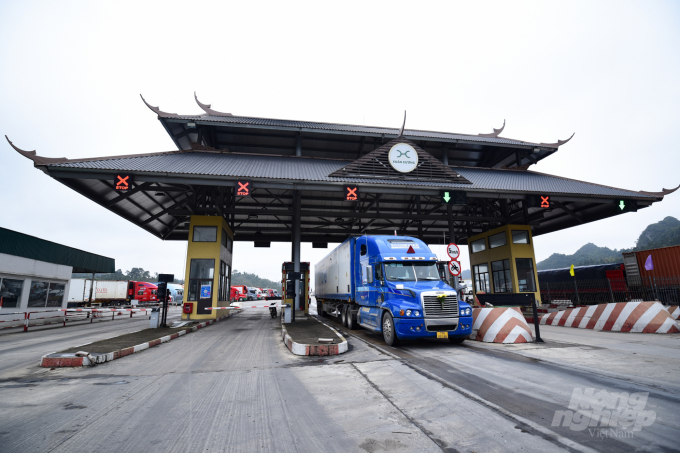 Hơn 5.500 xe hàng xuất nhập khẩu được làm thủ tục trực tuyến từ 21-28/2 tại các khu vực cửa khẩu của Lạng Sơn. Ảnh: Tùng Đinh.