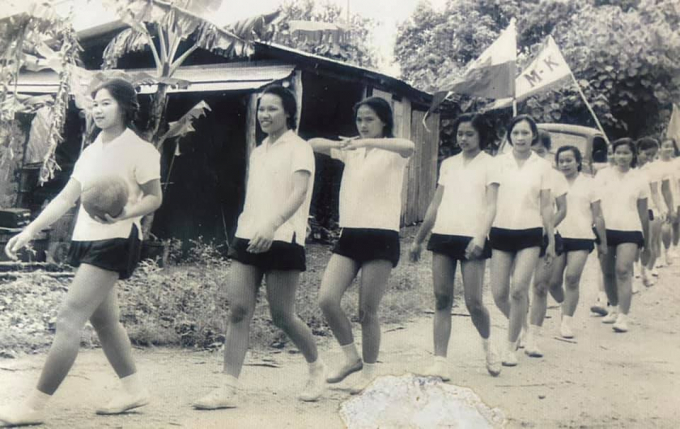Đội bóng nữ của người Việt ở Tân đảo. Ảnh: Tư liệu.