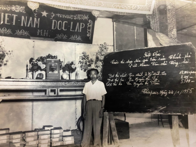 Đấu giá của Việt kiều Tân đảo để ủng hộ Chính phủ Việt Nam Dân chủ Cộng hòa năm 1955. Ảnh: Tư liệu.