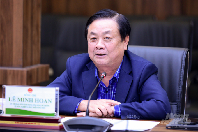 To Minister Le Minh Hoan, a clear roadmap to locate the China market, as well as the responsibility of all parties involved, is a step towards the conversion to agro-product official exports. Photo: Tung Dinh.