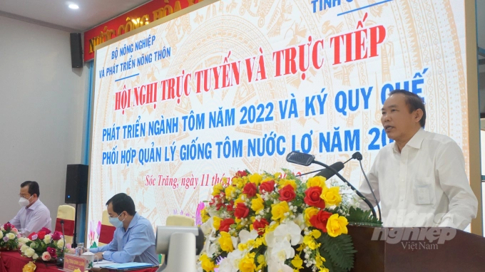 Thứ trưởng Bộ NN-PTNT Phùng Đức Tiến chỉ đạo Hội nghị phát triển ngành tôm năm 2022 tại Sóc Trăng. Ảnh: Hữu Đức.