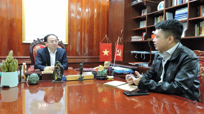 Chủ tịch UBND tỉnh Bắc Kạn Nguyễn Đăng Bình trao đổi với phóng viên Báo Nông nghiệp Việt Nam. Ảnh: Ngọc Tú.
