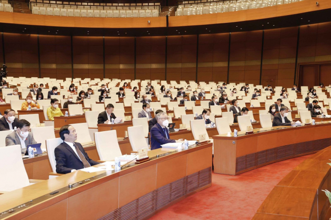 The National Assembly deputies attended the Question and Answer session at the meeting of the National Assembly Standing Committee on the morning of March 16. Photo: TL.